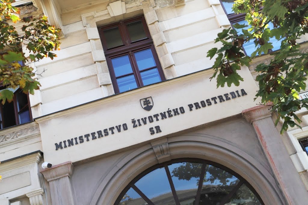 Sľubovali ju na jeseň 2024, teraz ide skráteným konaním. Novela zákona o odpadoch prešla vládou